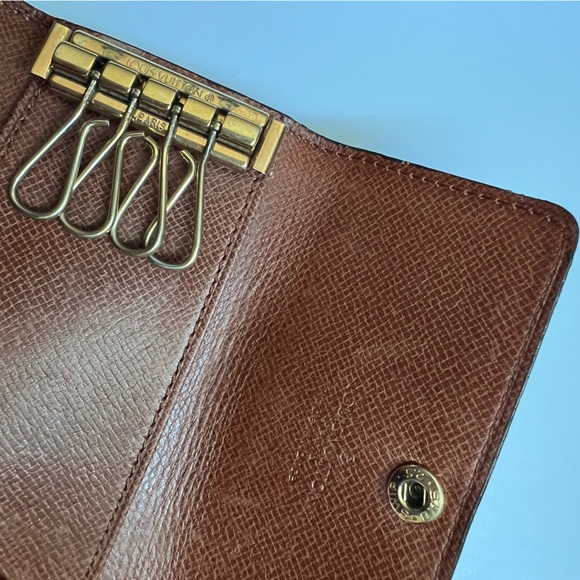 LOUIS VUITTON Monogram 4 Ring Key Holder - Picture 9 of 9